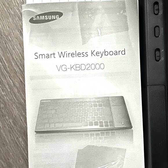 SAMSUNG smart TV keyboard - Picture 3 of 5